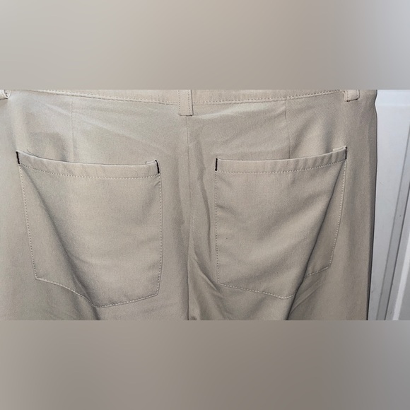Haggar Men's 30x32 Khaki Straight-Leg Dress Pants - Picture 7 of 8